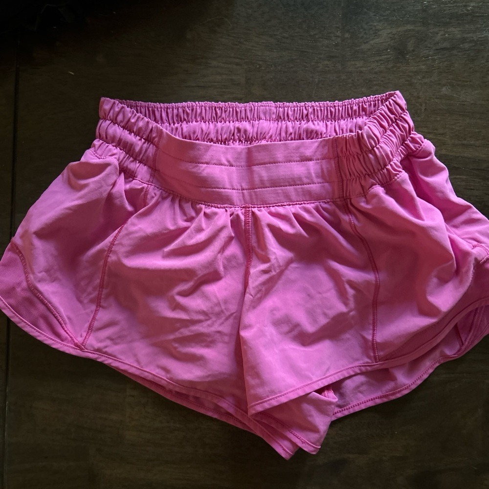 Lululemon Athletica Pink Athletic Shorts with Breathable Design
Hotty Hot 2.5”